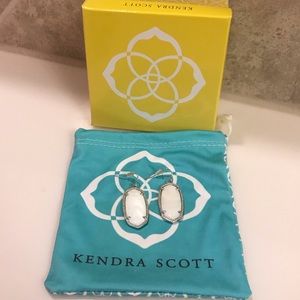 Kendra Scott Silver Drop Earrings In White Pearl